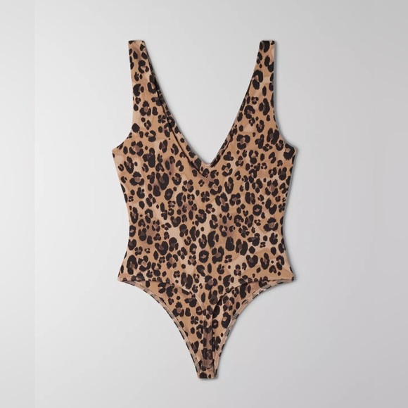 V-neck leopard print bodysuit with a thong-cut bottom. Excellent condition. - Picture 5 of 9